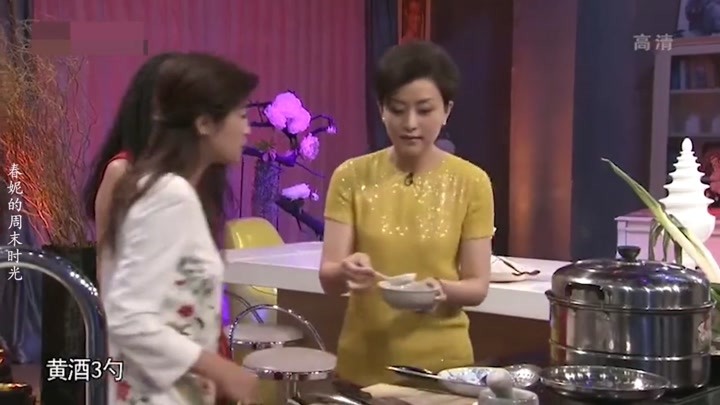 杨澜现场做梅干菜扣肉,春妮:这也太香了吧!央视主持人做饭系列