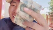 小伙自改房车去西藏，身份证丢了，路上捡到10块钱，终于崩溃了