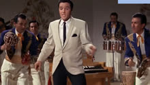 猫王招牌式胯部扭动_一代歌王的不朽经典——Elvis Presley