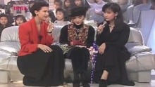 陈慧娴1989十大劲歌金曲颁奖现场，旁边周慧敏实力抢镜啊，好美！
