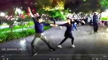 《上海故事》水兵舞 男女搭配跳舞不累：张吉怀吊车司机小李制作