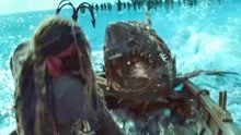 加勒比海盗：远古骷髅鲨鱼扔进水里就能复活，大肆追击