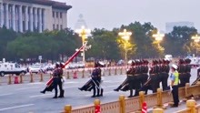 2020年八一建军节，天安门广场升旗仪式，和平时不一样！
