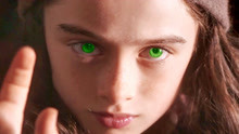 奇幻冒险片：女孩眼睛放出绿光，就能控制别人，最后当上大明星