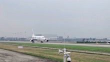 滑行中的锦礼号，中国国际航空A330-200型客机