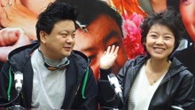 洪剑涛老婆首次露面，竟是我们熟悉的演员，二人能结婚全靠沈丹萍
