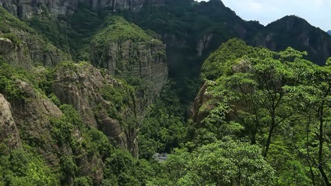 雁荡山是什么地貌?穿越雁荡山,揭秘奇特地貌背后的自然奥秘!